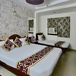 Hotel Karan Palace