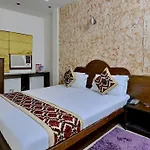 Hotel Karan Palace