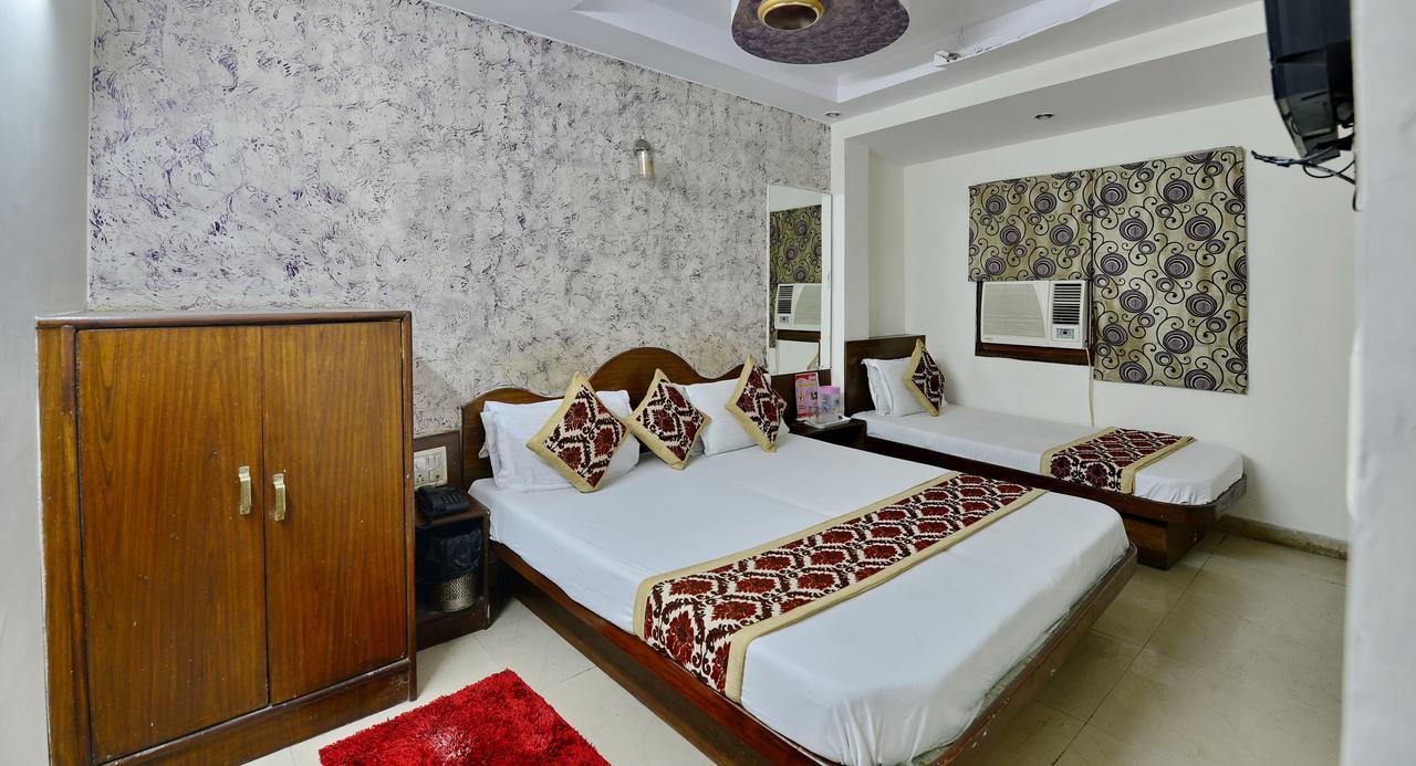 Hotel Karan Palace