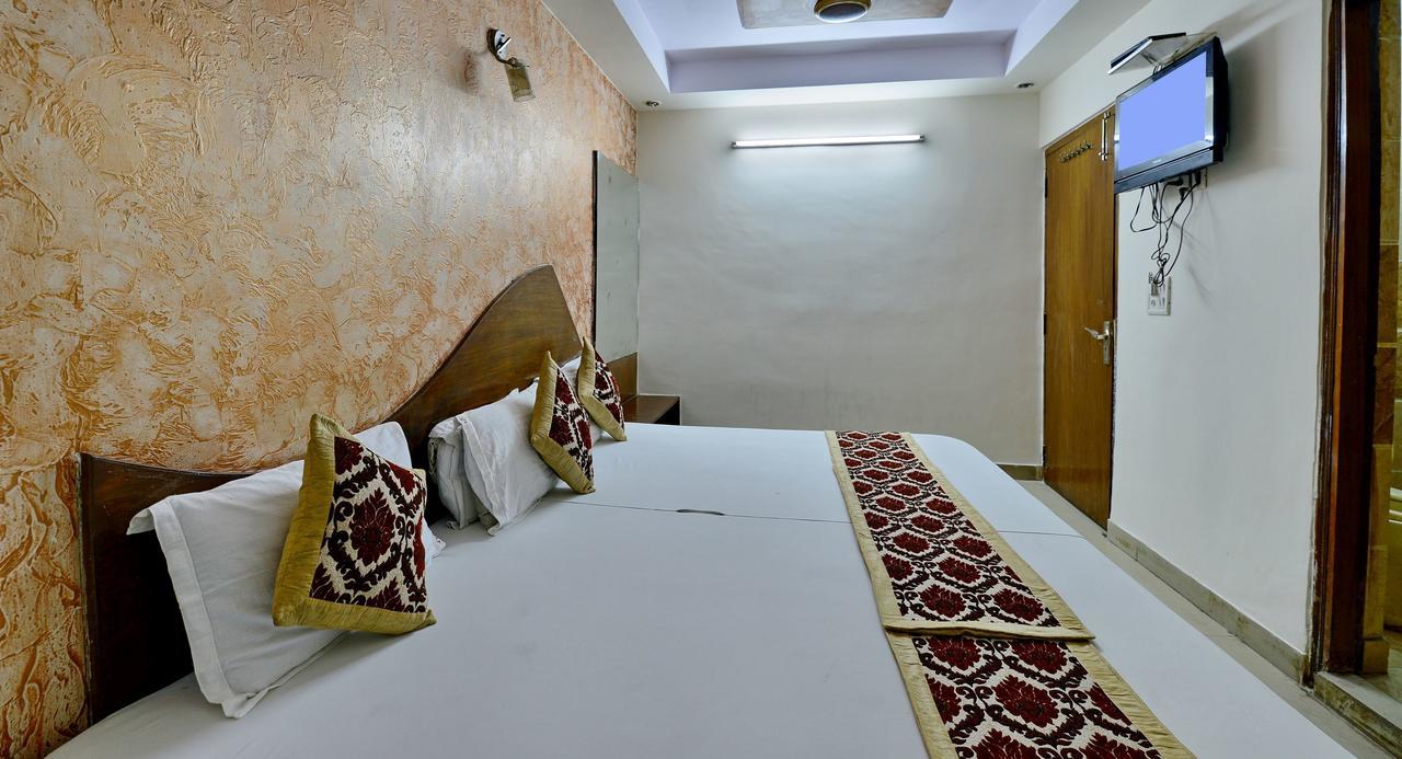 Hotel Karan Palace